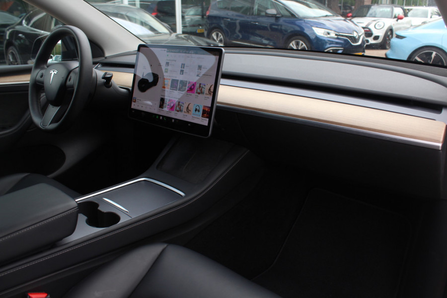 Tesla Model Y Long Range AWD 75 kWh / SoH 93% / Autopilot / Panoramadak / Camera / 21'' / Keyless / Leder / Dodehoek / Navigatie / Stoelverwarming