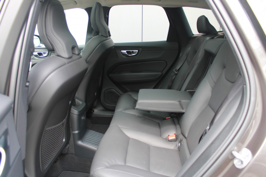 Volvo XC60 T6 350PK AWD Plus Dark | Trekhaak | 360 Camera | H&K | Blis | ACC | Leder | Pilot assist