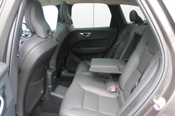 Volvo XC60 T6 350PK AWD Plus Dark | Trekhaak | 360 Camera | H&K | Blis | ACC | Leder | Pilot assist