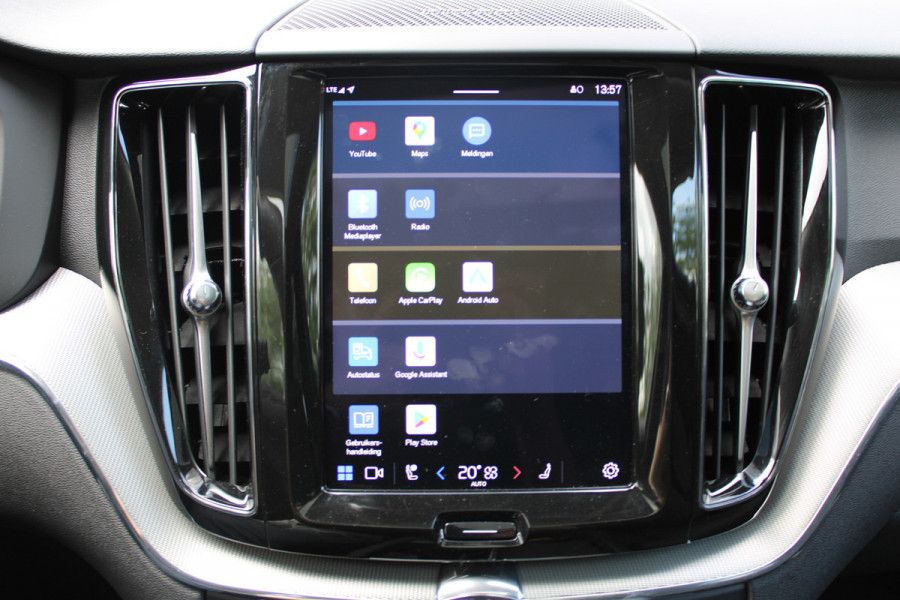 Volvo XC60 T6 350PK AWD Plus Dark | Trekhaak | 360 Camera | H&K | Blis | ACC | Leder | Pilot assist