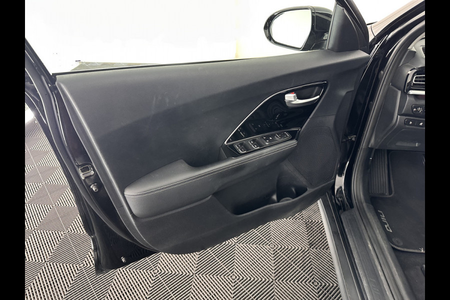 Kia e-Niro DynamicLine 64 kWh [ 3-Fase ] (INCL-BTW)  Aut. *LEATHER-FABRIC | NAVI-FULLMAP | AMBIENT-LIGHT | DAB+ | ADAPTIVE-CRUISE | CAMERA | HEATED-COMFORTSEATS | KEYLESS | DIGI-COCKPIT | SHIFT-PADDLES | CARPLAY | 17"ALU*