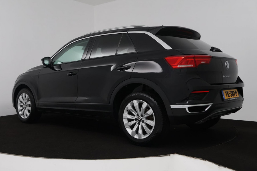 Volkswagen T-Roc 1.0 TSI Style (DIGITALE COCKPIT, PARKEERSENSOREN, CRUISE CONTROL ADAPTIEF, CARPLAY NAVIGATIE, NL-AUTO)
