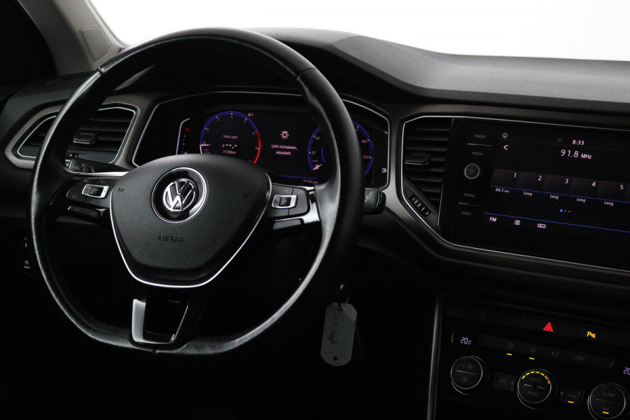 Volkswagen T-Roc 1.0 TSI Style (DIGITALE COCKPIT, PARKEERSENSOREN, CRUISE CONTROL ADAPTIEF, CARPLAY NAVIGATIE, NL-AUTO)