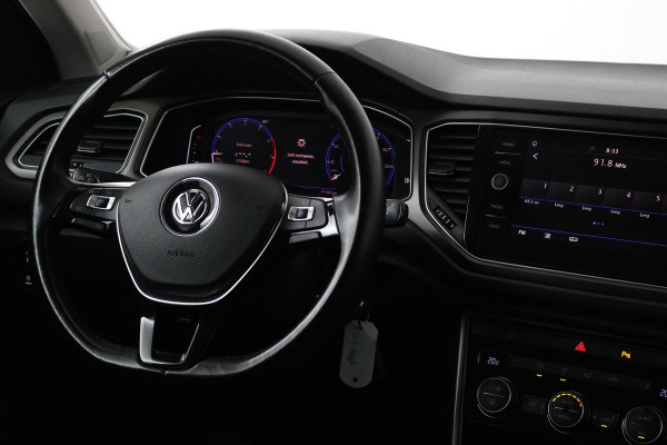 Volkswagen T-Roc 1.0 TSI Style (DIGITALE COCKPIT, PARKEERSENSOREN, CRUISE CONTROL ADAPTIEF, CARPLAY NAVIGATIE, NL-AUTO)