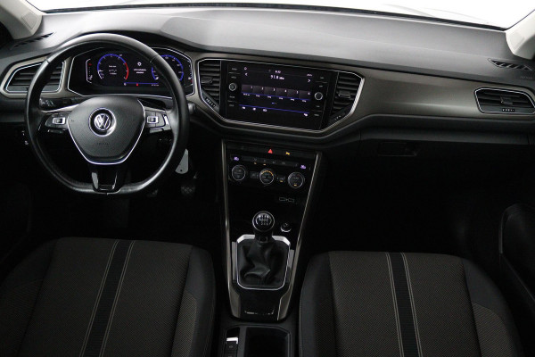 Volkswagen T-Roc 1.0 TSI Style (DIGITALE COCKPIT, PARKEERSENSOREN, CRUISE CONTROL ADAPTIEF, CARPLAY NAVIGATIE, NL-AUTO)