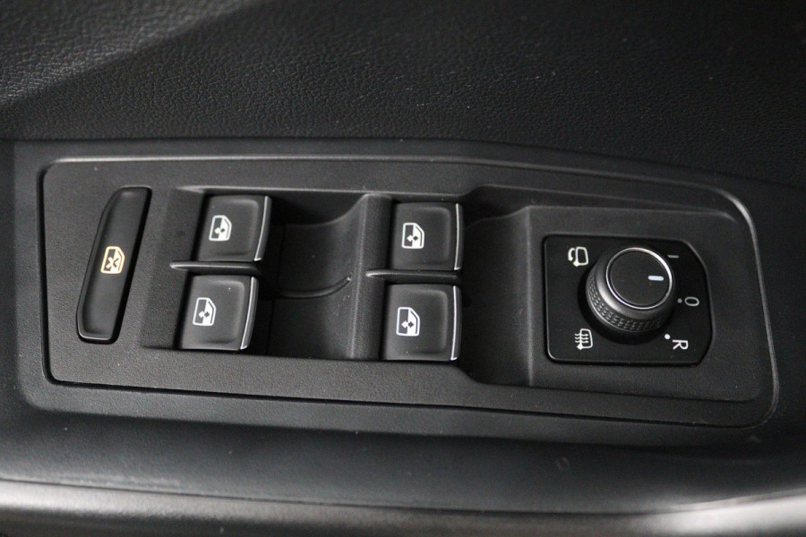 Volkswagen T-Roc 1.0 TSI Style (DIGITALE COCKPIT, PARKEERSENSOREN, CRUISE CONTROL ADAPTIEF, CARPLAY NAVIGATIE, NL-AUTO)
