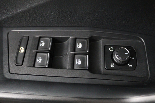 Volkswagen T-Roc 1.0 TSI Style (DIGITALE COCKPIT, PARKEERSENSOREN, CRUISE CONTROL ADAPTIEF, CARPLAY NAVIGATIE, NL-AUTO)