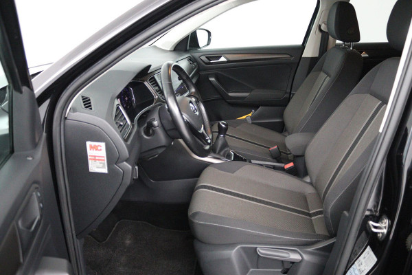 Volkswagen T-Roc 1.0 TSI Style (DIGITALE COCKPIT, PARKEERSENSOREN, CRUISE CONTROL ADAPTIEF, CARPLAY NAVIGATIE, NL-AUTO)