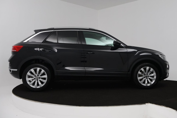 Volkswagen T-Roc 1.0 TSI Style (DIGITALE COCKPIT, PARKEERSENSOREN, CRUISE CONTROL ADAPTIEF, CARPLAY NAVIGATIE, NL-AUTO)