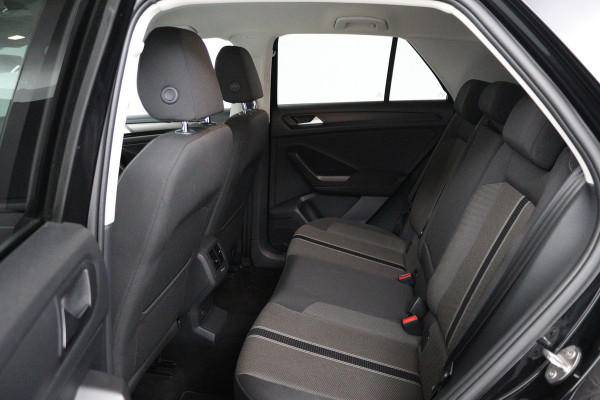 Volkswagen T-Roc 1.0 TSI Style (DIGITALE COCKPIT, PARKEERSENSOREN, CRUISE CONTROL ADAPTIEF, CARPLAY NAVIGATIE, NL-AUTO)
