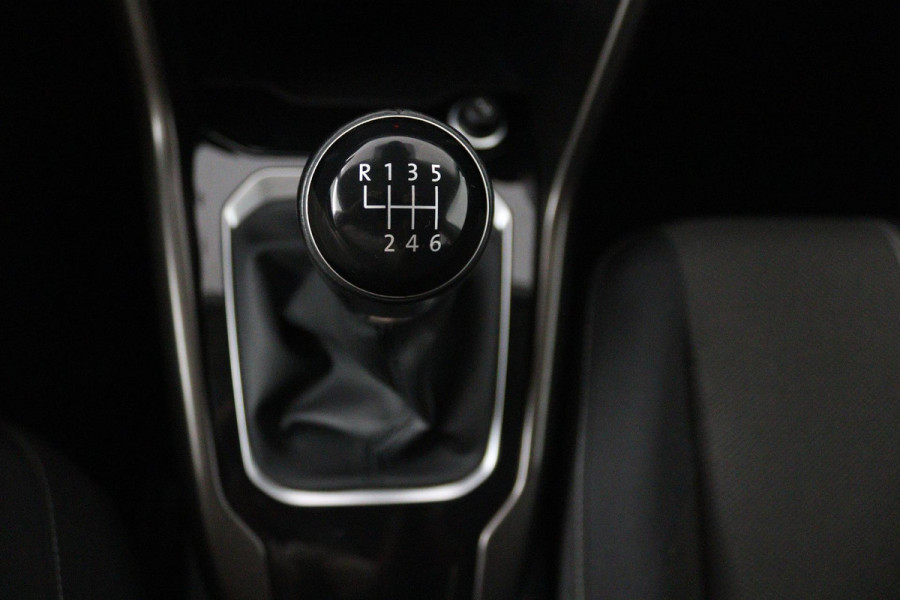 Volkswagen T-Roc 1.0 TSI Style (DIGITALE COCKPIT, PARKEERSENSOREN, CRUISE CONTROL ADAPTIEF, CARPLAY NAVIGATIE, NL-AUTO)