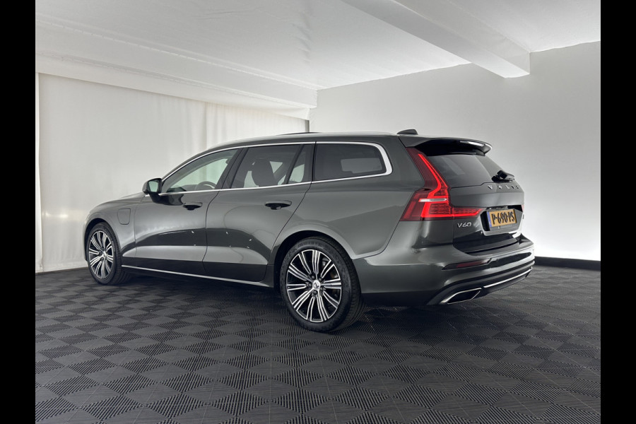 Volvo V60 2.0 T6 Plug-in hybrid AWD Plus Bright (INCL-BTW) *PANO | LUXURY-LEATHER | FULL-LED | DIGI-COCKPIT | NAVI-FULLMAP | HEATED/COOLED-SPORTSEATS | KEYLESS | MEMORY-PACK | ECC | PRIVACY-GLASS | PDC | BLIS | LANE-ASSIST | DAB | CRUISE |