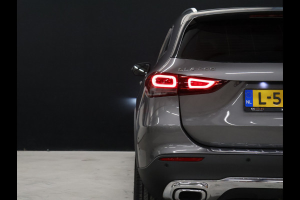 Mercedes-Benz GLA 200 Business Solution Luxury [CAMERA, PDC 360, APPLE CARPLAY, ANDROID AUTO, SFEERVERLICHTING, CRUISE CONTROL, STOELVERWARMING, AUTO AIRCO, NAVIGATIE, NIEUWSTAAT]