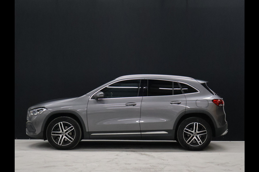 Mercedes-Benz GLA 200 Business Solution Luxury [CAMERA, PDC 360, APPLE CARPLAY, ANDROID AUTO, SFEERVERLICHTING, CRUISE CONTROL, STOELVERWARMING, AUTO AIRCO, NAVIGATIE, NIEUWSTAAT]