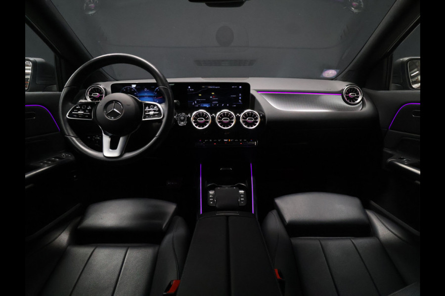 Mercedes-Benz GLA 200 Business Solution Luxury [CAMERA, PDC 360, APPLE CARPLAY, ANDROID AUTO, SFEERVERLICHTING, CRUISE CONTROL, STOELVERWARMING, AUTO AIRCO, NAVIGATIE, NIEUWSTAAT]