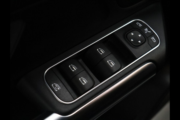 Mercedes-Benz GLA 200 Business Solution Luxury [CAMERA, PDC 360, APPLE CARPLAY, ANDROID AUTO, SFEERVERLICHTING, CRUISE CONTROL, STOELVERWARMING, AUTO AIRCO, NAVIGATIE, NIEUWSTAAT]