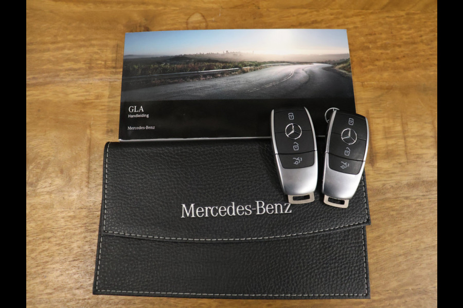 Mercedes-Benz GLA 200 Business Solution Luxury [CAMERA, PDC 360, APPLE CARPLAY, ANDROID AUTO, SFEERVERLICHTING, CRUISE CONTROL, STOELVERWARMING, AUTO AIRCO, NAVIGATIE, NIEUWSTAAT]