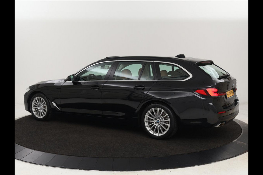 BMW 5 Serie 530e Executive | Panoramadak | Leder | Stoelverwarming | Adaptief LED | Carplay | Sfeerverlichting | Keyless | Camera | Achterbankverwarming | Navigatie