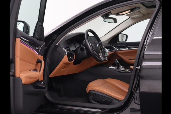 BMW 5 Serie 530e Executive | Panoramadak | Leder | Stoelverwarming | Adaptief LED | Carplay | Sfeerverlichting | Keyless | Camera | Achterbankverwarming | Navigatie