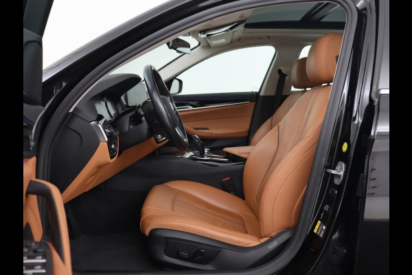 BMW 5 Serie 530e Executive | Panoramadak | Leder | Stoelverwarming | Adaptief LED | Carplay | Sfeerverlichting | Keyless | Camera | Achterbankverwarming | Navigatie
