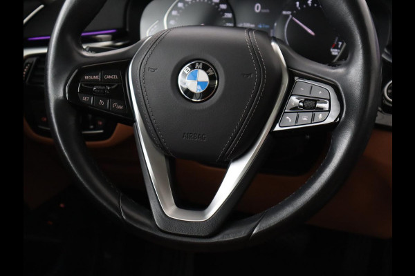BMW 5 Serie 530e Executive | Panoramadak | Leder | Stoelverwarming | Adaptief LED | Carplay | Sfeerverlichting | Keyless | Camera | Achterbankverwarming | Navigatie