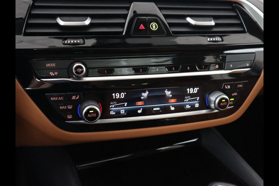 BMW 5 Serie 530e Executive | Panoramadak | Leder | Stoelverwarming | Adaptief LED | Carplay | Sfeerverlichting | Keyless | Camera | Achterbankverwarming | Navigatie