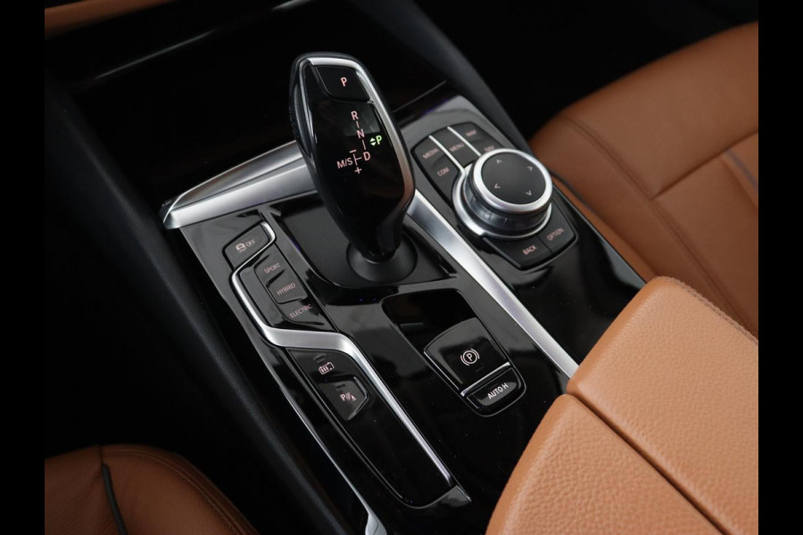BMW 5 Serie 530e Executive | Panoramadak | Leder | Stoelverwarming | Adaptief LED | Carplay | Sfeerverlichting | Keyless | Camera | Achterbankverwarming | Navigatie