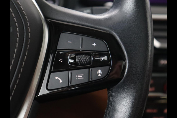 BMW 5 Serie 530e Executive | Panoramadak | Leder | Stoelverwarming | Adaptief LED | Carplay | Sfeerverlichting | Keyless | Camera | Achterbankverwarming | Navigatie