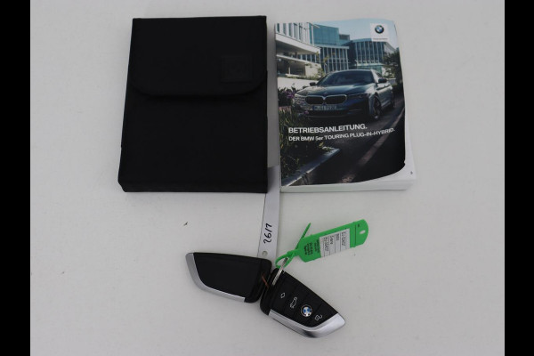 BMW 5 Serie 530e Executive | Panoramadak | Leder | Stoelverwarming | Adaptief LED | Carplay | Sfeerverlichting | Keyless | Camera | Achterbankverwarming | Navigatie