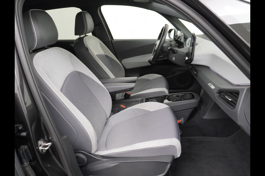 Volkswagen ID.3 58kWh 204PK 1st. First Plus Navi-Pro 19" Camera Trekhaak Apple Carplay Android Auto Matrix-LED Stoel-Stuurverwarming Adapt.Cruis Lmv Bluetooth Regensensor Rijstrooksensor Verkeersbord detectie Wifi Origineel Nederlandse Auto Nieuwprijs €43.675,-