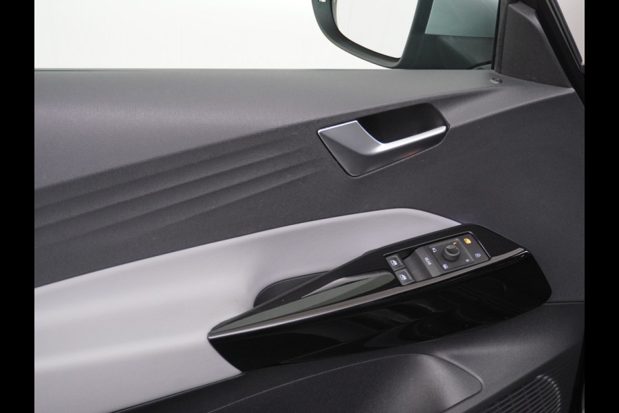 Volkswagen ID.3 58kWh 204PK 1st. First Plus Navi-Pro 19" Camera Trekhaak Apple Carplay Android Auto Matrix-LED Stoel-Stuurverwarming Adapt.Cruis Lmv Bluetooth Regensensor Rijstrooksensor Verkeersbord detectie Wifi Origineel Nederlandse Auto Nieuwprijs €43.675,-