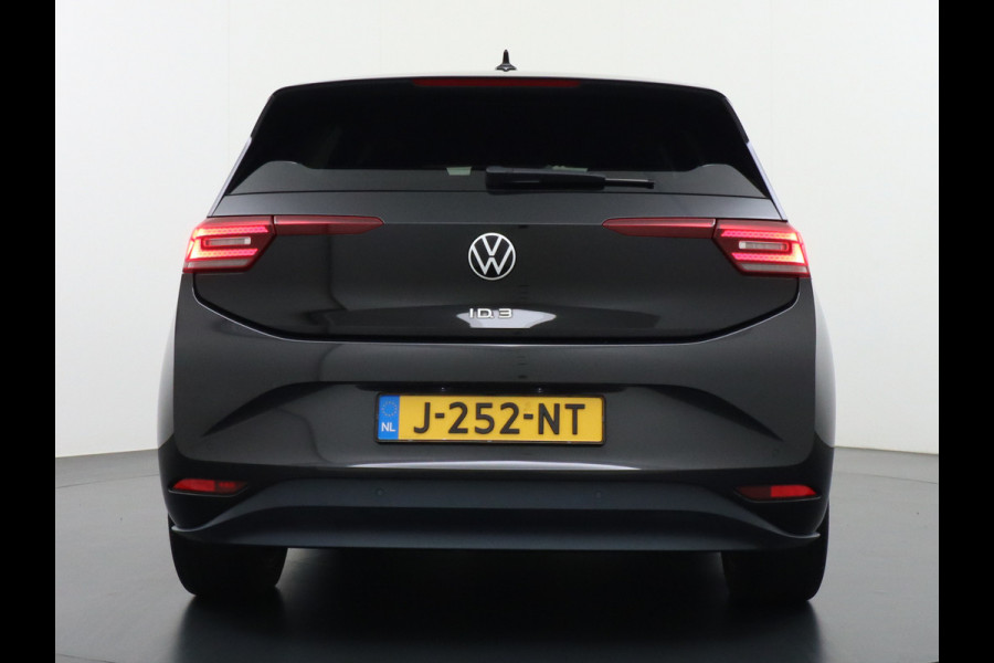 Volkswagen ID.3 58kWh 204PK 1st. First Plus Navi-Pro 19" Camera Trekhaak Apple Carplay Android Auto Matrix-LED Stoel-Stuurverwarming Adapt.Cruis Lmv Bluetooth Regensensor Rijstrooksensor Verkeersbord detectie Wifi Origineel Nederlandse Auto Nieuwprijs €43.675,-