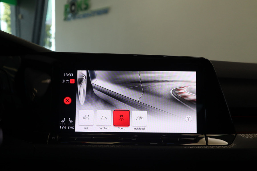 Volkswagen Golf 2.0 TSI GTI ACC Navi Panoramadak Milltek Uitlaat