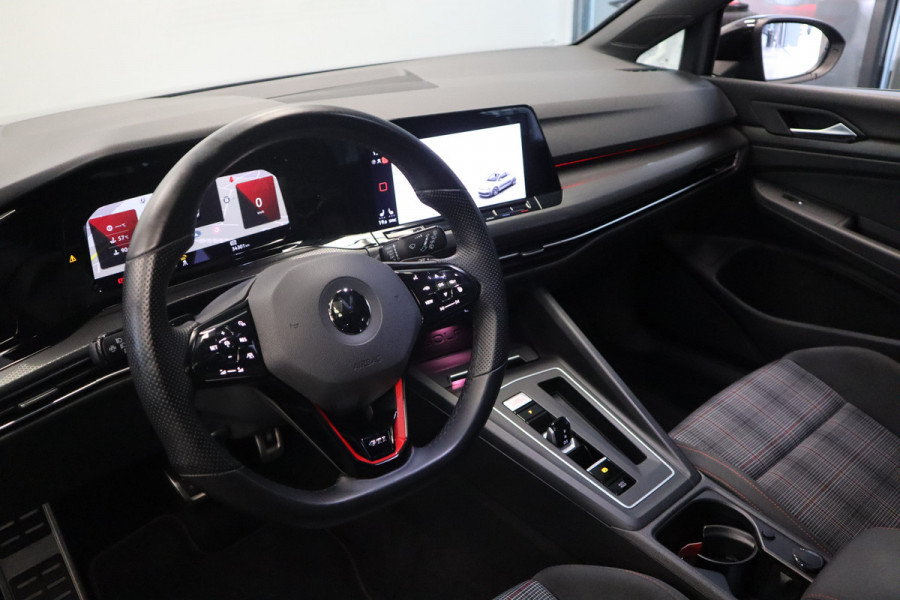 Volkswagen Golf 2.0 TSI GTI ACC Navi Panoramadak Milltek Uitlaat