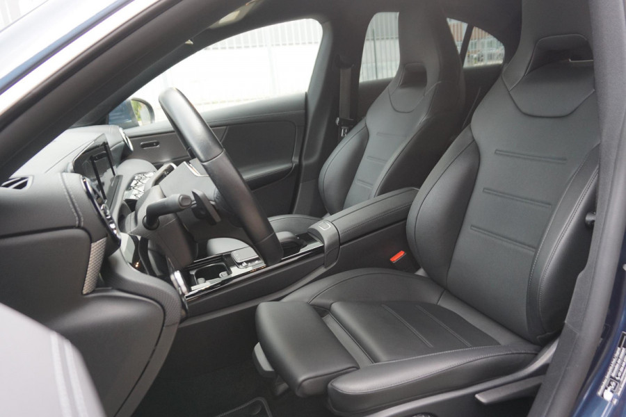 Mercedes-Benz CLA-Klasse 250 225PK/Led-Matrix/18Inch./Sportstoelen Leer/ Dealeronderhouden
