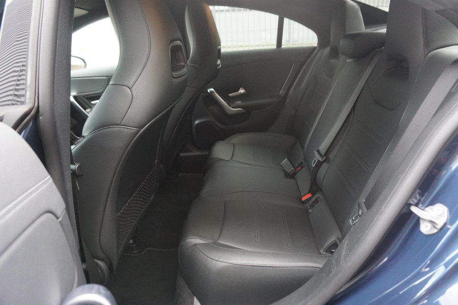 Mercedes-Benz CLA-Klasse 250 225PK/Led-Matrix/18Inch./Sportstoelen Leer/ Dealeronderhouden