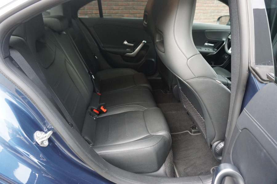 Mercedes-Benz CLA-Klasse 250 225PK/Led-Matrix/18Inch./Sportstoelen Leer/ Dealeronderhouden