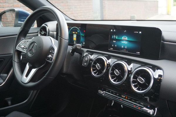 Mercedes-Benz CLA-Klasse 250 225PK/Led-Matrix/18Inch./Sportstoelen Leer/ Dealeronderhouden