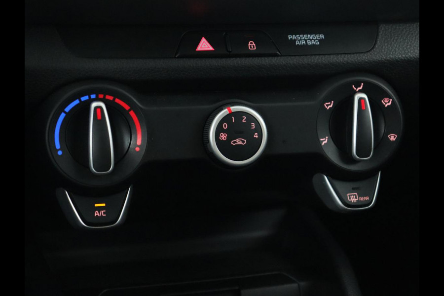 Kia Stonic 1.0 T-GDi DynamicLine | Camera | Carplay | Navigatie | Cruise control | Airco | Bluetooth | LED | Parkeerhulp