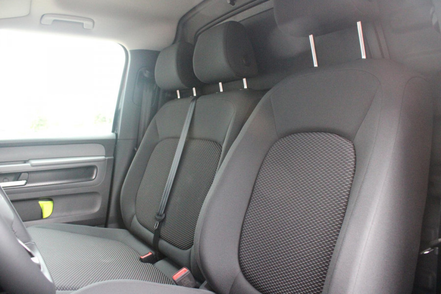 Volkswagen ID. Buzz CARGO 79 kWh | TREKHAAK ELEKTRISCH WEGKLAPBAAR | LAADRUIMTE PAKKET | STOEL/VOORRUIT VERWARMING | ELEKTRISCH BEDIENBARE SCHUIFDEUR | NAVIGATIE DISCOVER PRO | DRAADLOZE APPLE CARPLAY/ANDROID AUTO | CLIMATE CONTROL | ACHTERUITRIJ CAMERA | DODEHOEK DETECTIE | ADAPTIVE CRUISE CONTROL | NIEUWE BUS! | KEYLESS ENTRY/START | SFEER VERLICHTING | 3-ZITS |
