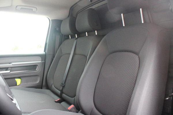 Volkswagen ID. Buzz CARGO 79 kWh | TREKHAAK ELEKTRISCH WEGKLAPBAAR | LAADRUIMTE PAKKET | STOEL/VOORRUIT VERWARMING | ELEKTRISCH BEDIENBARE SCHUIFDEUR | NAVIGATIE DISCOVER PRO | DRAADLOZE APPLE CARPLAY/ANDROID AUTO | CLIMATE CONTROL | ACHTERUITRIJ CAMERA | DODEHOEK DETECTIE | ADAPTIVE CRUISE CONTROL | NIEUWE BUS! | KEYLESS ENTRY/START | SFEER VERLICHTING | 3-ZITS |