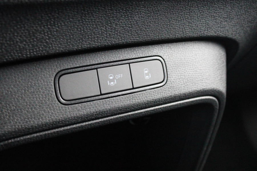 Volkswagen ID. Buzz CARGO 79 kWh | TREKHAAK ELEKTRISCH WEGKLAPBAAR | LAADRUIMTE PAKKET | STOEL/VOORRUIT VERWARMING | ELEKTRISCH BEDIENBARE SCHUIFDEUR | NAVIGATIE DISCOVER PRO | DRAADLOZE APPLE CARPLAY/ANDROID AUTO | CLIMATE CONTROL | ACHTERUITRIJ CAMERA | DODEHOEK DETECTIE | ADAPTIVE CRUISE CONTROL | NIEUWE BUS! | KEYLESS ENTRY/START | SFEER VERLICHTING | 3-ZITS |