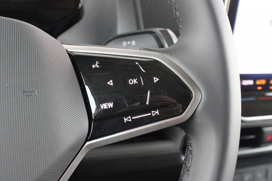 Volkswagen ID. Buzz CARGO 79 kWh | TREKHAAK ELEKTRISCH WEGKLAPBAAR | LAADRUIMTE PAKKET | STOEL/VOORRUIT VERWARMING | ELEKTRISCH BEDIENBARE SCHUIFDEUR | NAVIGATIE DISCOVER PRO | DRAADLOZE APPLE CARPLAY/ANDROID AUTO | CLIMATE CONTROL | ACHTERUITRIJ CAMERA | DODEHOEK DETECTIE | ADAPTIVE CRUISE CONTROL | NIEUWE BUS! | KEYLESS ENTRY/START | SFEER VERLICHTING | 3-ZITS |