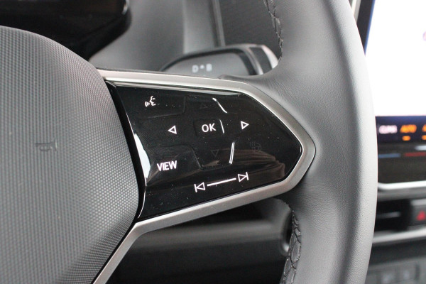 Volkswagen ID. Buzz CARGO 79 kWh | TREKHAAK ELEKTRISCH WEGKLAPBAAR | LAADRUIMTE PAKKET | STOEL/VOORRUIT VERWARMING | ELEKTRISCH BEDIENBARE SCHUIFDEUR | NAVIGATIE DISCOVER PRO | DRAADLOZE APPLE CARPLAY/ANDROID AUTO | CLIMATE CONTROL | ACHTERUITRIJ CAMERA | DODEHOEK DETECTIE | ADAPTIVE CRUISE CONTROL | NIEUWE BUS! | KEYLESS ENTRY/START | SFEER VERLICHTING | 3-ZITS |