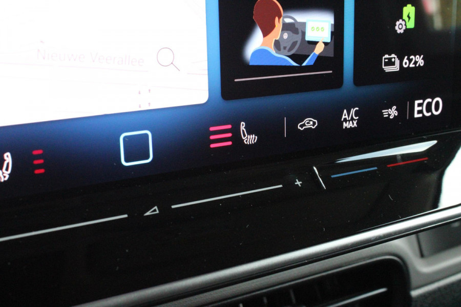 Volkswagen ID. Buzz CARGO 79 kWh | TREKHAAK ELEKTRISCH WEGKLAPBAAR | LAADRUIMTE PAKKET | STOEL/VOORRUIT VERWARMING | ELEKTRISCH BEDIENBARE SCHUIFDEUR | NAVIGATIE DISCOVER PRO | DRAADLOZE APPLE CARPLAY/ANDROID AUTO | CLIMATE CONTROL | ACHTERUITRIJ CAMERA | DODEHOEK DETECTIE | ADAPTIVE CRUISE CONTROL | NIEUWE BUS! | KEYLESS ENTRY/START | SFEER VERLICHTING | 3-ZITS |