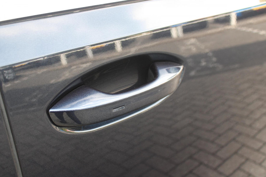 Volkswagen ID. Buzz CARGO 79 kWh | TREKHAAK ELEKTRISCH WEGKLAPBAAR | LAADRUIMTE PAKKET | STOEL/VOORRUIT VERWARMING | ELEKTRISCH BEDIENBARE SCHUIFDEUR | NAVIGATIE DISCOVER PRO | DRAADLOZE APPLE CARPLAY/ANDROID AUTO | CLIMATE CONTROL | ACHTERUITRIJ CAMERA | DODEHOEK DETECTIE | ADAPTIVE CRUISE CONTROL | NIEUWE BUS! | KEYLESS ENTRY/START | SFEER VERLICHTING | 3-ZITS |