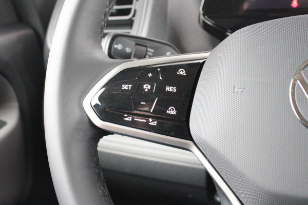 Volkswagen ID. Buzz CARGO 79 kWh | TREKHAAK ELEKTRISCH WEGKLAPBAAR | LAADRUIMTE PAKKET | STOEL/VOORRUIT VERWARMING | ELEKTRISCH BEDIENBARE SCHUIFDEUR | NAVIGATIE DISCOVER PRO | DRAADLOZE APPLE CARPLAY/ANDROID AUTO | CLIMATE CONTROL | ACHTERUITRIJ CAMERA | DODEHOEK DETECTIE | ADAPTIVE CRUISE CONTROL | NIEUWE BUS! | KEYLESS ENTRY/START | SFEER VERLICHTING | 3-ZITS |