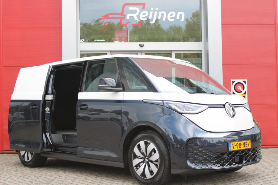 Volkswagen ID. Buzz CARGO 79 kWh | TREKHAAK ELEKTRISCH WEGKLAPBAAR | LAADRUIMTE PAKKET | STOEL/VOORRUIT VERWARMING | ELEKTRISCH BEDIENBARE SCHUIFDEUR | NAVIGATIE DISCOVER PRO | DRAADLOZE APPLE CARPLAY/ANDROID AUTO | CLIMATE CONTROL | ACHTERUITRIJ CAMERA | DODEHOEK DETECTIE | ADAPTIVE CRUISE CONTROL | NIEUWE BUS! | KEYLESS ENTRY/START | SFEER VERLICHTING | 3-ZITS |