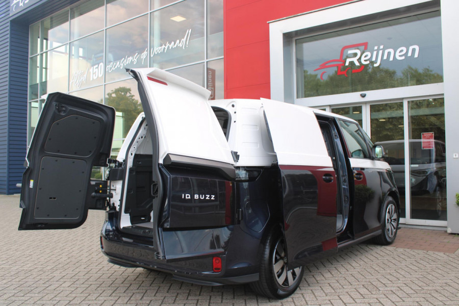 Volkswagen ID. Buzz CARGO 79 kWh | TREKHAAK ELEKTRISCH WEGKLAPBAAR | LAADRUIMTE PAKKET | STOEL/VOORRUIT VERWARMING | ELEKTRISCH BEDIENBARE SCHUIFDEUR | NAVIGATIE DISCOVER PRO | DRAADLOZE APPLE CARPLAY/ANDROID AUTO | CLIMATE CONTROL | ACHTERUITRIJ CAMERA | DODEHOEK DETECTIE | ADAPTIVE CRUISE CONTROL | NIEUWE BUS! | KEYLESS ENTRY/START | SFEER VERLICHTING | 3-ZITS |