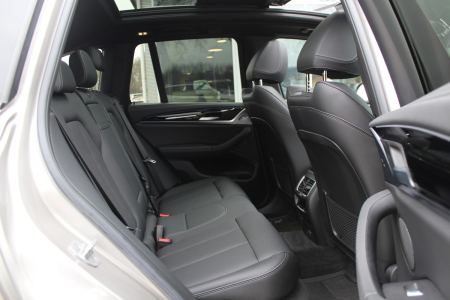 BMW iX3 Exe. M Sport 80 kWh / SoH 99% / Trekhaak / Panoramadak / Camera / Leder / 20'' / DAB / Sfeerverlichting / Stoelverwarming / Cruise Control
